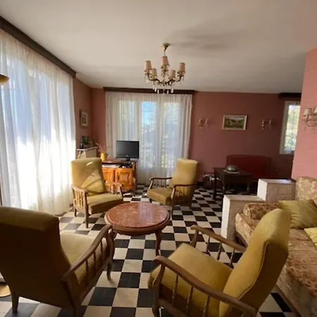 Holiday home La Maison D'enfance Alvignac