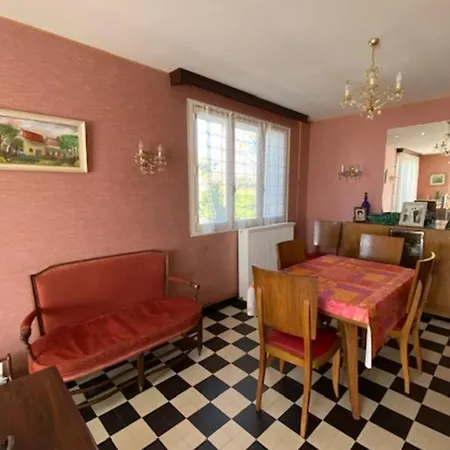 Holiday home La Maison D'enfance Alvignac
